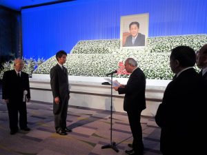 駐日副代表郭仲熙代表僑委會委員長及駐日大使宣讀弔詞