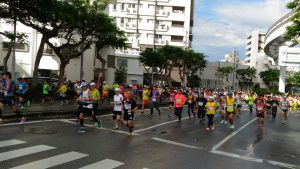 第32屆那霸馬拉松大會在12月4日上午9點開跑，今年共有２萬６千５百多人報名