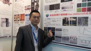 閎康經理張仕欣解說穿透是顯微鏡在產業上的應用