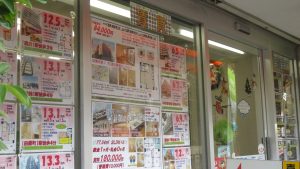路邊不動產看板可了解行情