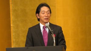 論壇由蟹瀨誠一演講最近國際局勢