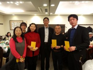 僑務委員河道台頒獎給中獎老師