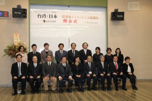 台史博和歷博雙方團隊及來賓於開幕式中合影