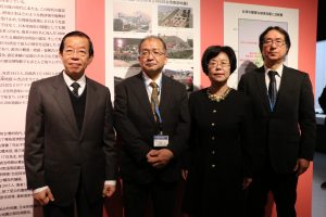 出席開幕式來賓合影（左起駐日代表謝長廷、歷博館長久留島浩、台史博館長王長華和歷博展示代表荒川章二）