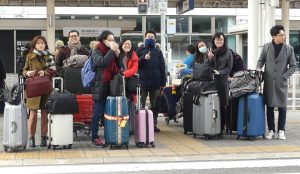 寒い中、バスへ移動