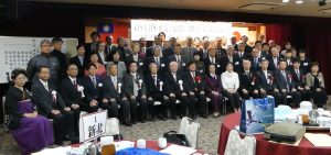 報告会に集まった人々