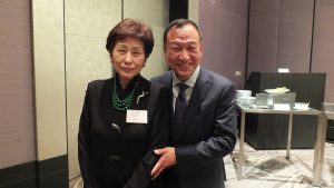 大江会長（右）と吳淑娥理事