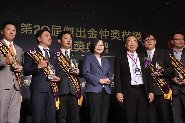 房仲業奧斯卡金仲獎登場　蔡總統親自頒獎表揚