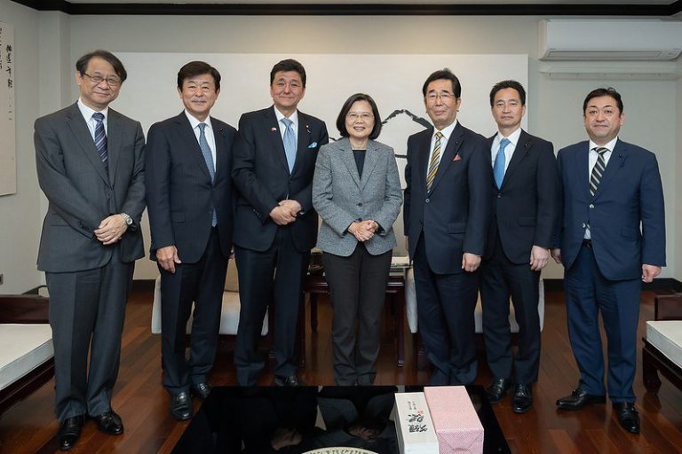 安倍胞弟岸信夫訪蔡英文 盼共同維護區域和平穩定