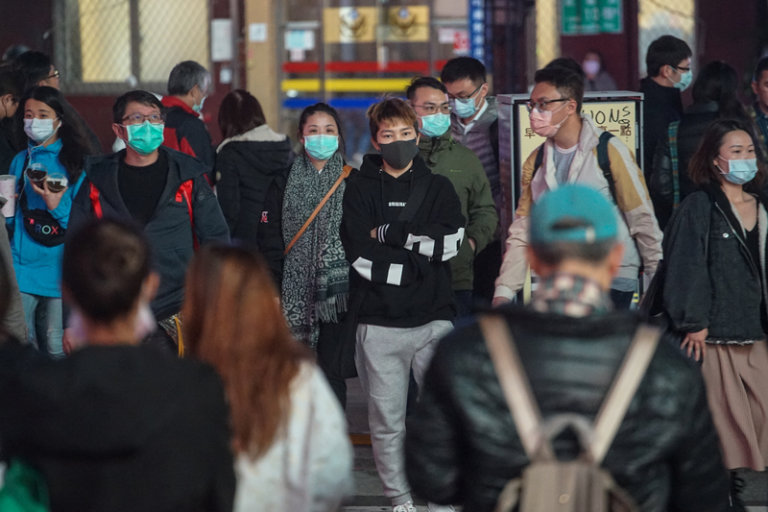 輕症者會無意識傳染 專家籲避開人潮聚集地