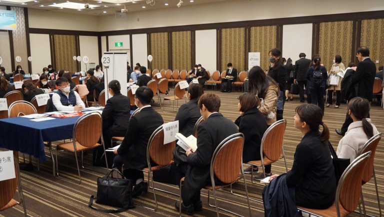 疫情延燒不斷　日本新鮮人面臨內定取消惡夢