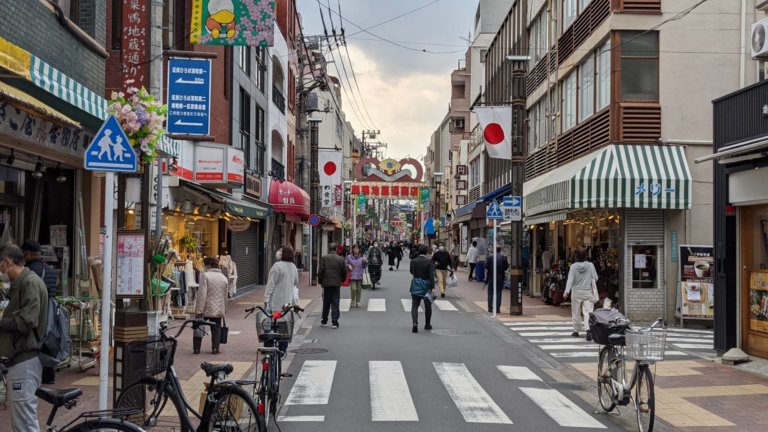 超市商店街客人激增　東京大阪擬限制人數