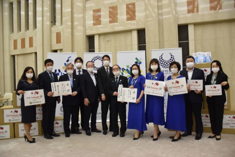 在日台湾人団体が都に防疫物資を寄贈