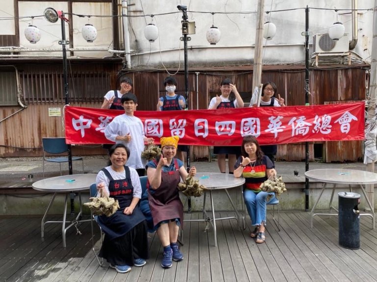 四國華僑總會包粽活動　一解會員與留學生鄉愁