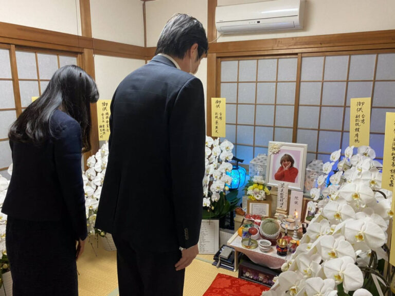 日本台灣後援會陳天隆會長夫人逝世　李世丙處長前往弔問