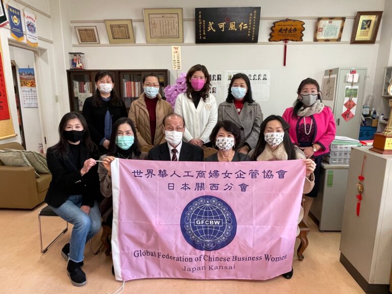 世華關西分會創會長俞秀霞捐贈台製口罩給大阪中華學校及僑團
