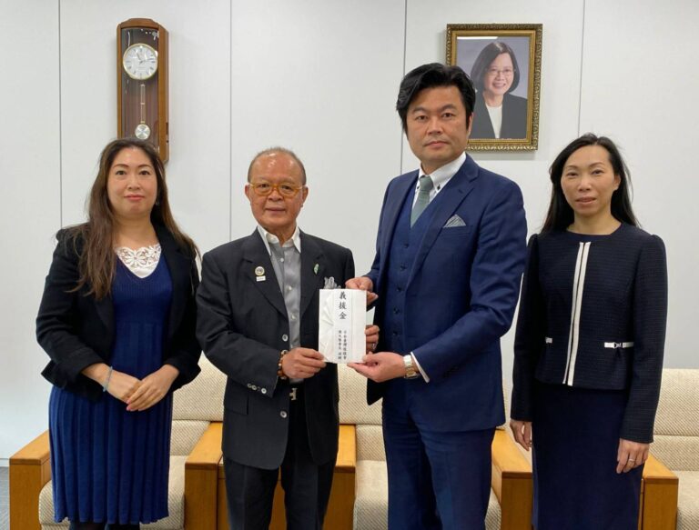 「日本臺灣後援會、賴清德之友會」捐贈一百萬日圓給太魯閣號罹難者家屬
