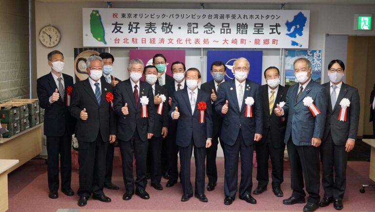 駐日代表謝長廷訪鹿兒島　贈台鳳梨給東奧接待城市