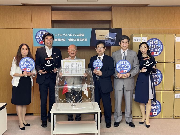 屏東縣政府寄贈抗疫防護箱「Taiwan Box」給神戶市和大阪府醫療機構