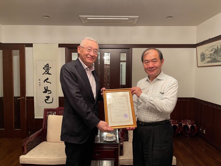 日台交流に尽力～福岡日華親善協会天岡健会長に感謝状を贈呈