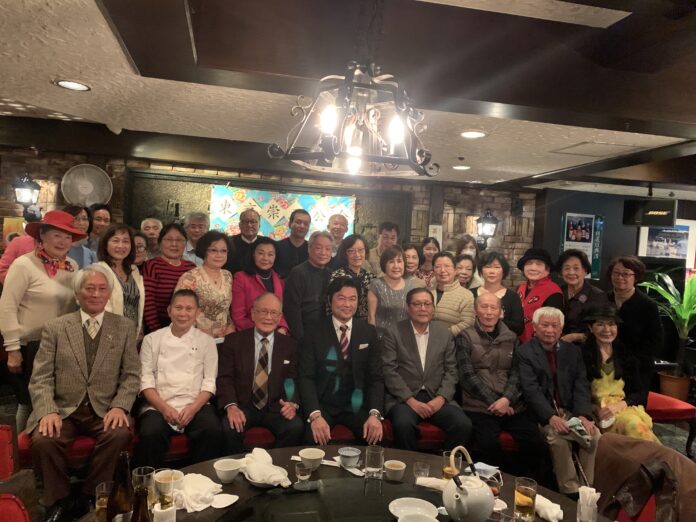 01歲末聯誼餐會出席人員合影