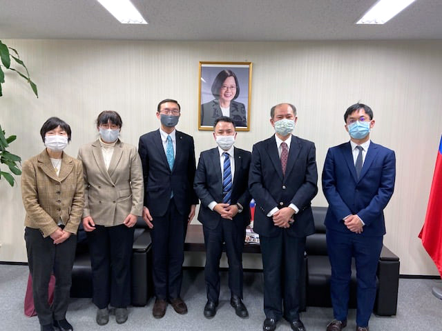 幸福實現黨北海道本部訪札幌駐處　與粘信士處長交換意見