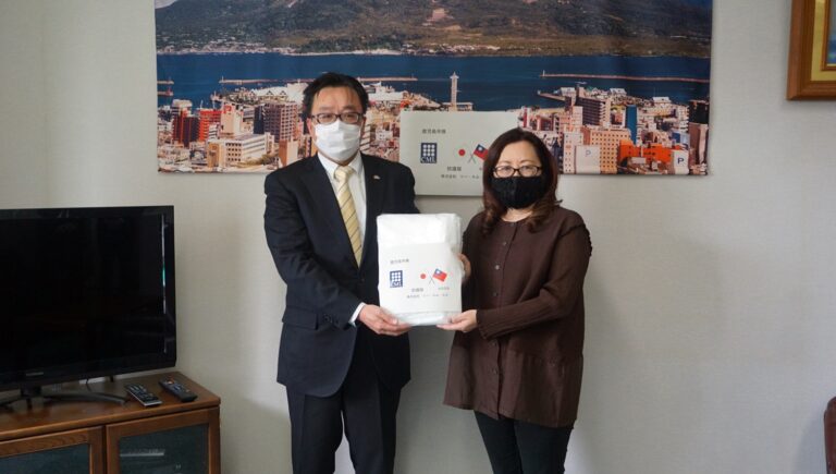 美容商社CMLが医療向け防護服1000枚を鹿児島市へ寄贈