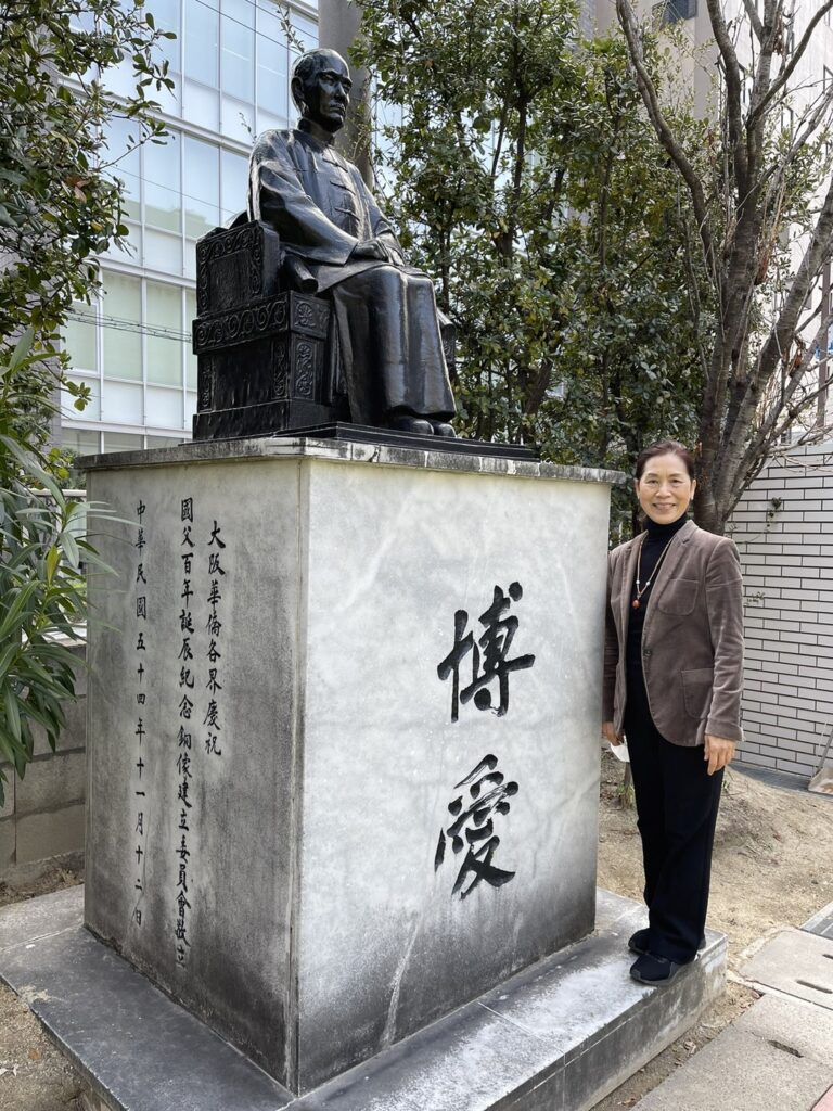 春風化雨　獻身僑校四十年　專訪大阪中華學校校長陳雪霞