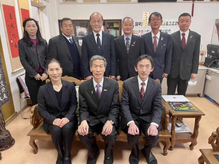 大阪中華學校舉行新舊校長交接儀式