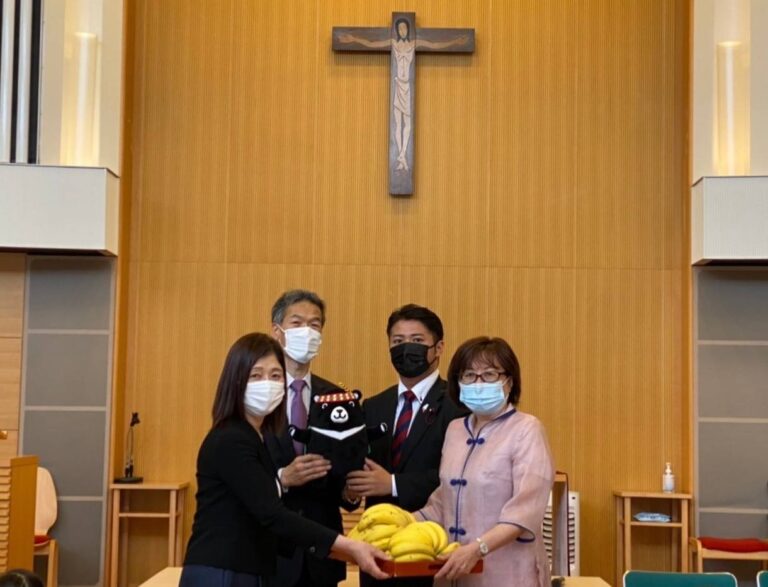 關東僑台商送愛心　日本小朋友喜嚐台灣蕉