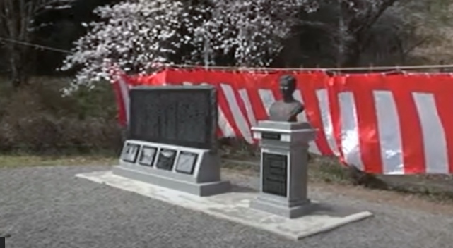 新井耕吉郎胸像と碑