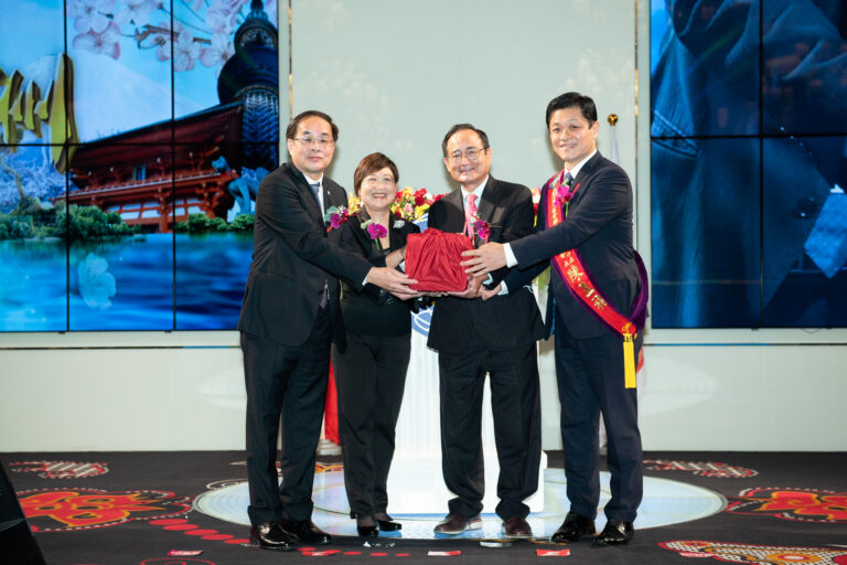 第三十屆亞總交接　陳五福接任總會長