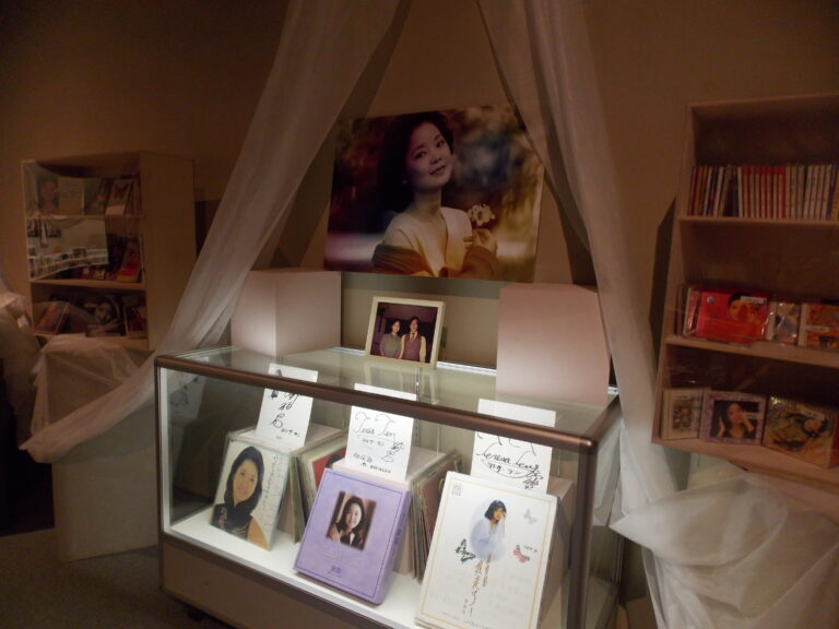 福島県三島町で開催中の「テレサ・テンが心を寄せた日本のふるさと」展
