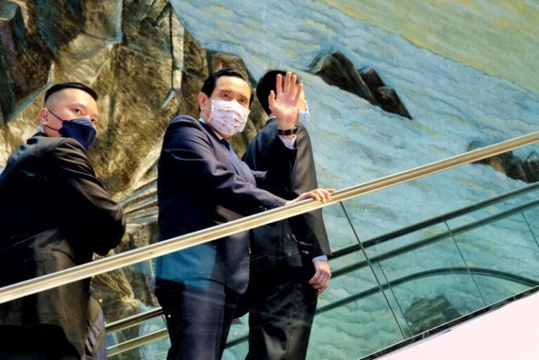 史上初、台湾総統経験者が中国本土訪問