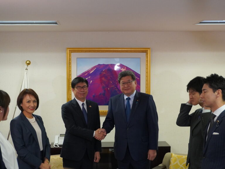 陳其邁高雄市長が自民党本部を表敬訪問