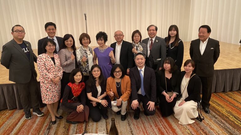 參議院前議長山東昭子囲む会　僑胞踴躍出席慶祝生日