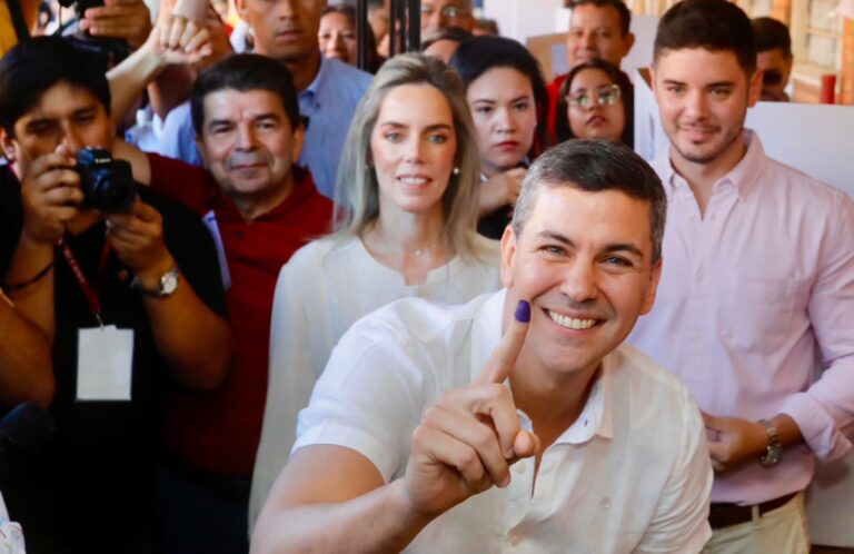 パラグアイ大統領選に与党勝利　蔡総統が祝電