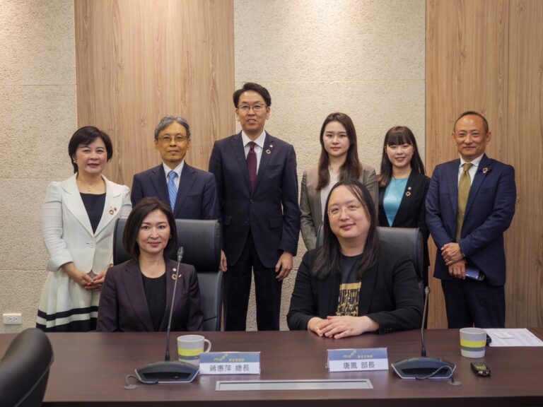 神戸学園グループ一行がオードリー・タン氏を表敬