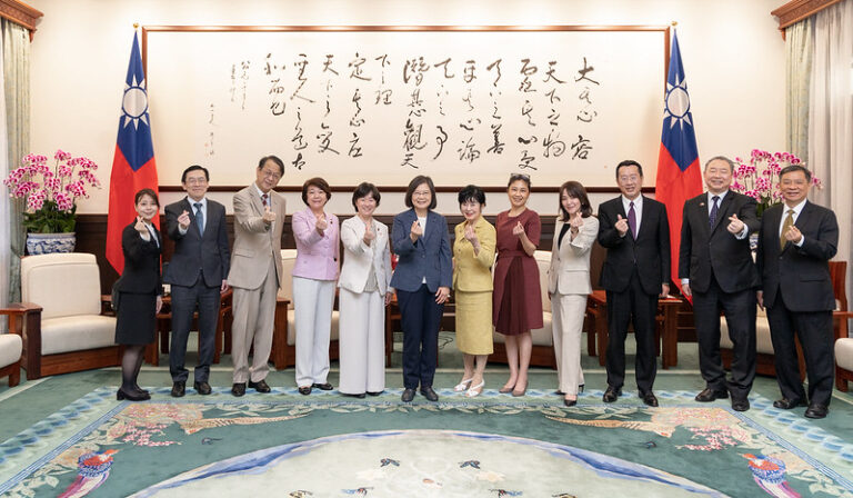 山東昭子前参院議長らが台湾訪問