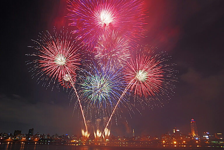 台湾国慶節花火大会　9年ぶり台中市へ