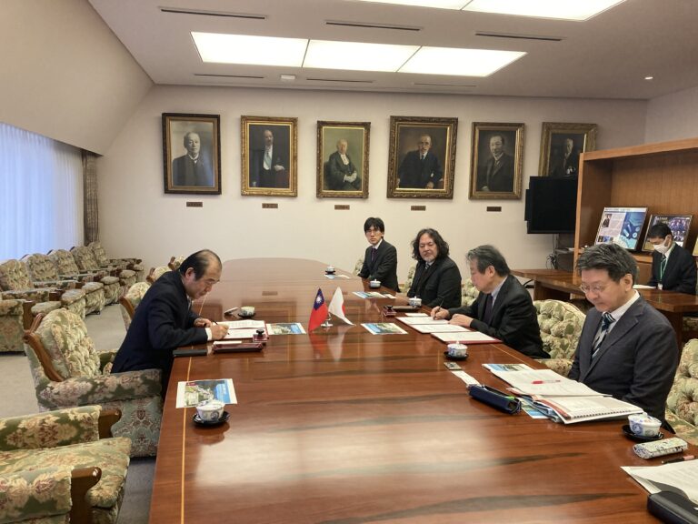 陳處長出席九州大學「台灣研究講座」諒解備忘錄(MOU)簽約儀式
