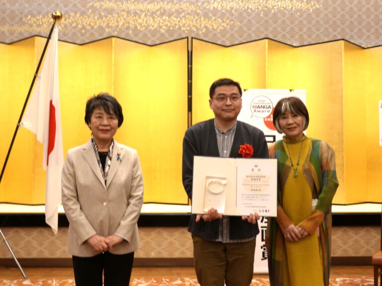 第17屆日本國際漫畫獎頒獎典禮　臺灣漫畫家簡嘉誠奪金閃耀東京