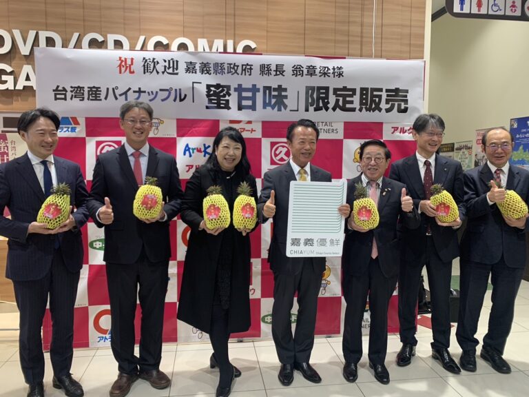 嘉義翁章梁縣長力拼農產銷售訪日　充當超級銷售員