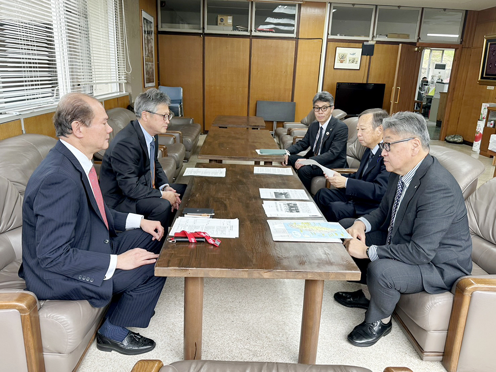 簽署後粘處長拜會遠藤町長.高山議長等人