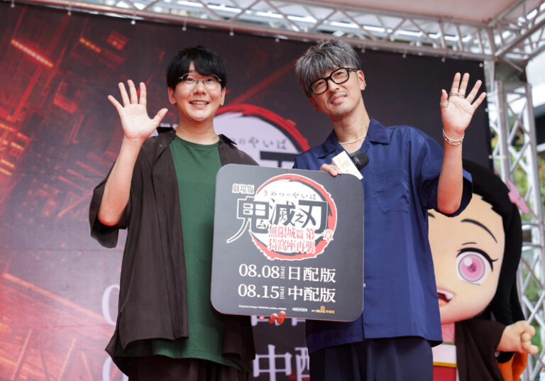 台北市内で行われたファンミーティングに登場する声優の花江夏樹（左）と櫻井孝宏（右）（写真／中央社）
