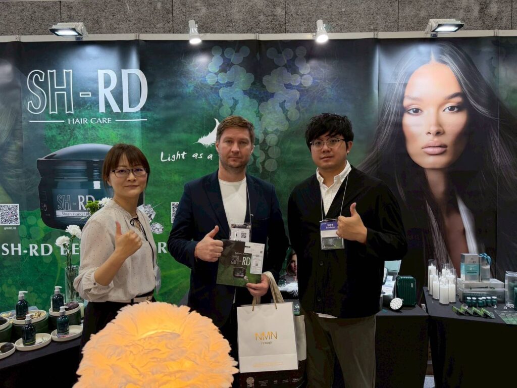 「SH-RD」現場工作人員熱情進行產品體驗與護髮諮詢