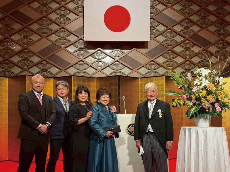 黃村寶全家一起見證這個光榮的時刻
