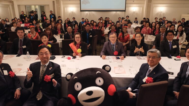 台灣國際美食創新交流協會熊本分會成立，日本創會會長錢妙玲、總會長何淑子、駐日代表處農業組組長王清要、熊本縣知事木村敬，以及特別來賓「熊本熊」到場支持。