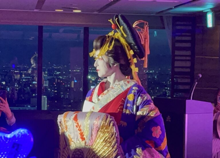 門戸龍ニ的花魁扮相驚豔全場