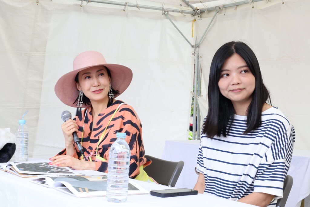 活動首日繪本舞台活動是繪本朗讀,由林廉恩、一青窈交互以中文說故事